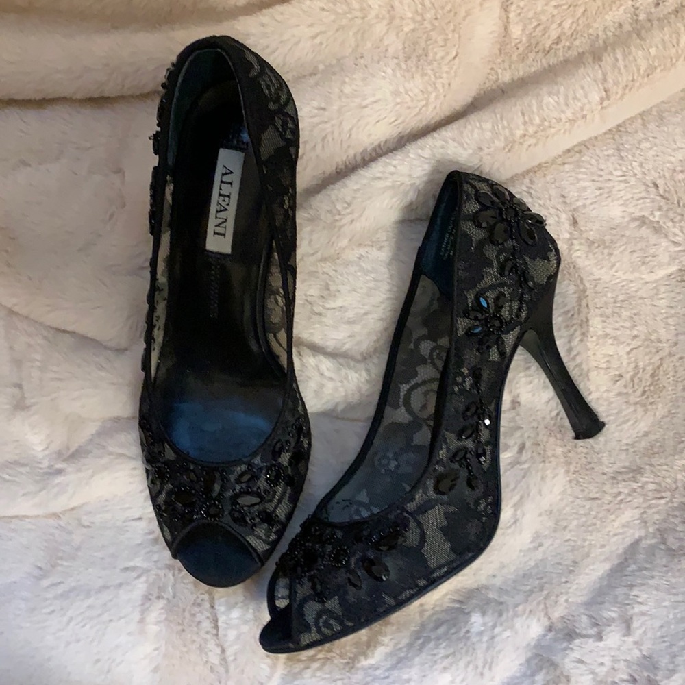 Black lace peep toe pumps